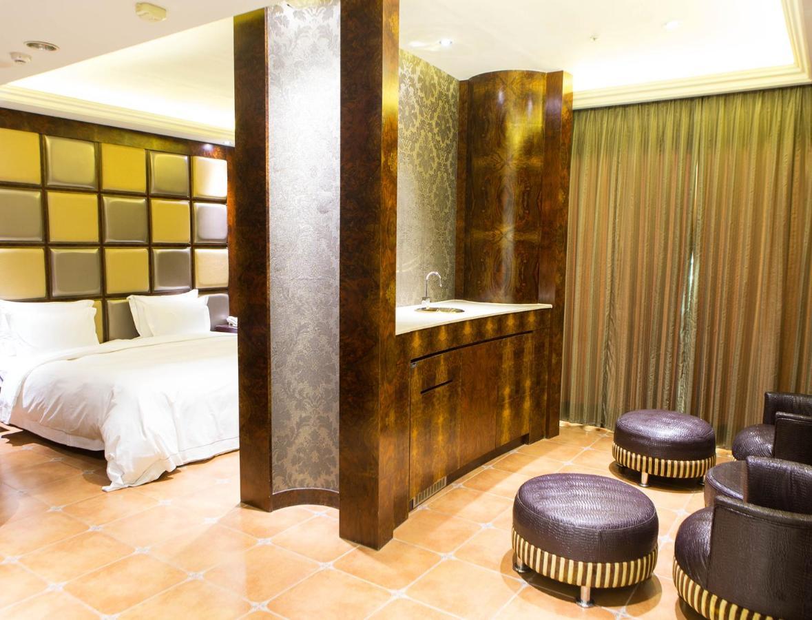 All-Ur Boutique Motel - Kaohsiung Branch Buitenkant foto