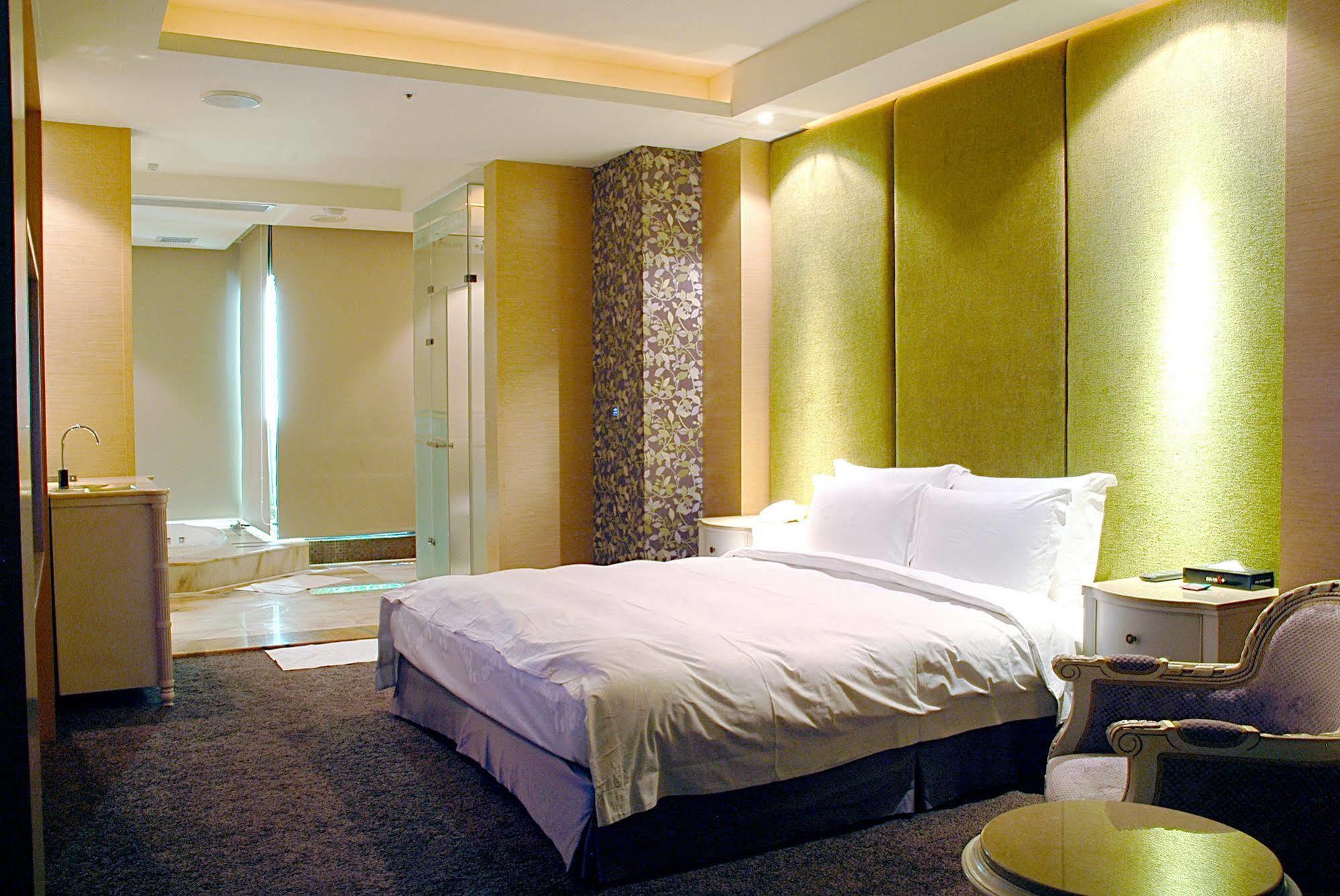 All-Ur Boutique Motel - Kaohsiung Branch Buitenkant foto
