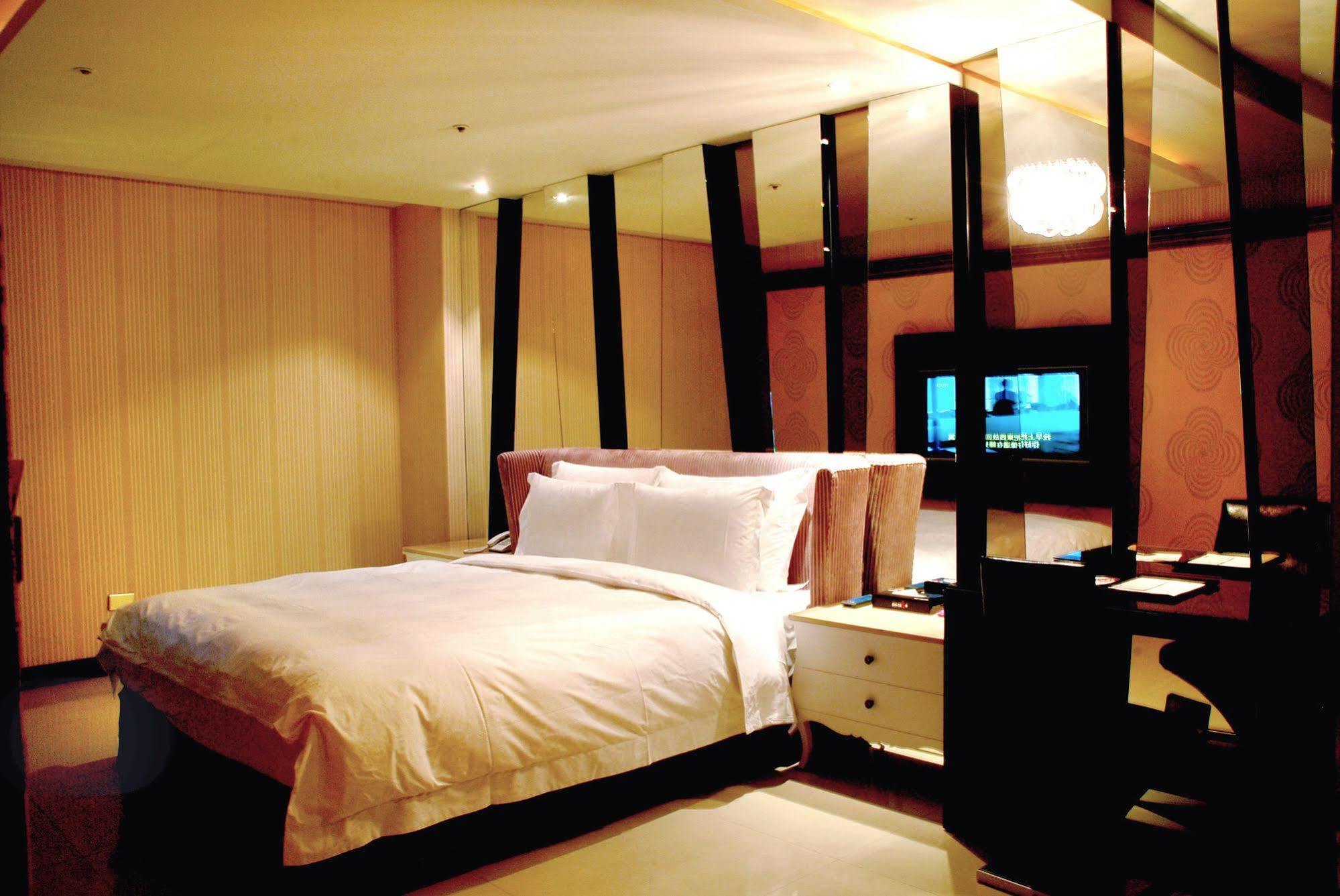 All-Ur Boutique Motel - Kaohsiung Branch Buitenkant foto